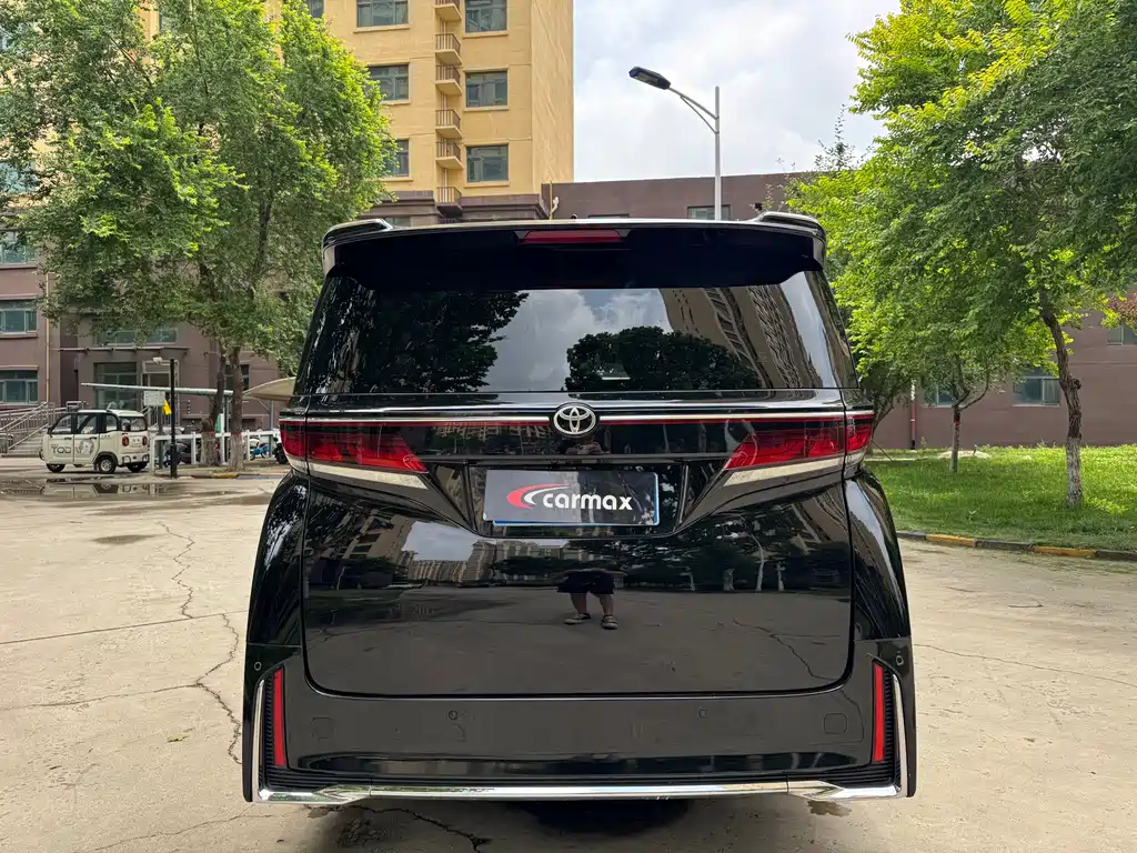 Vellfire Crown Dual Engine 2.5 L Supreme Executive