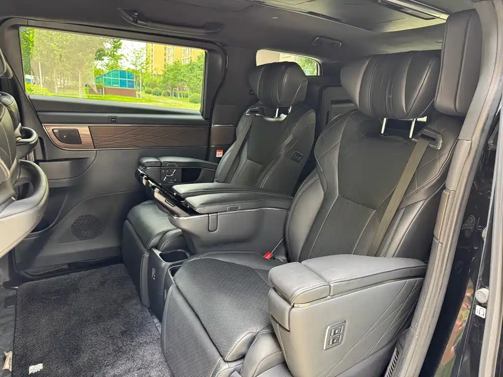 Vellfire Crown Dual Engine 2.5 L Supreme Executive