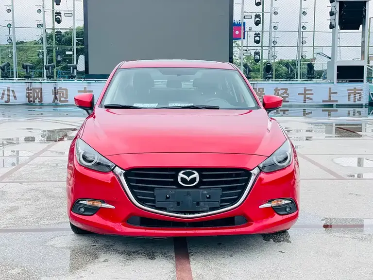 Mazda 3 Axela Cloud Control Sedan 1.5 L Auto Luxury CN-V