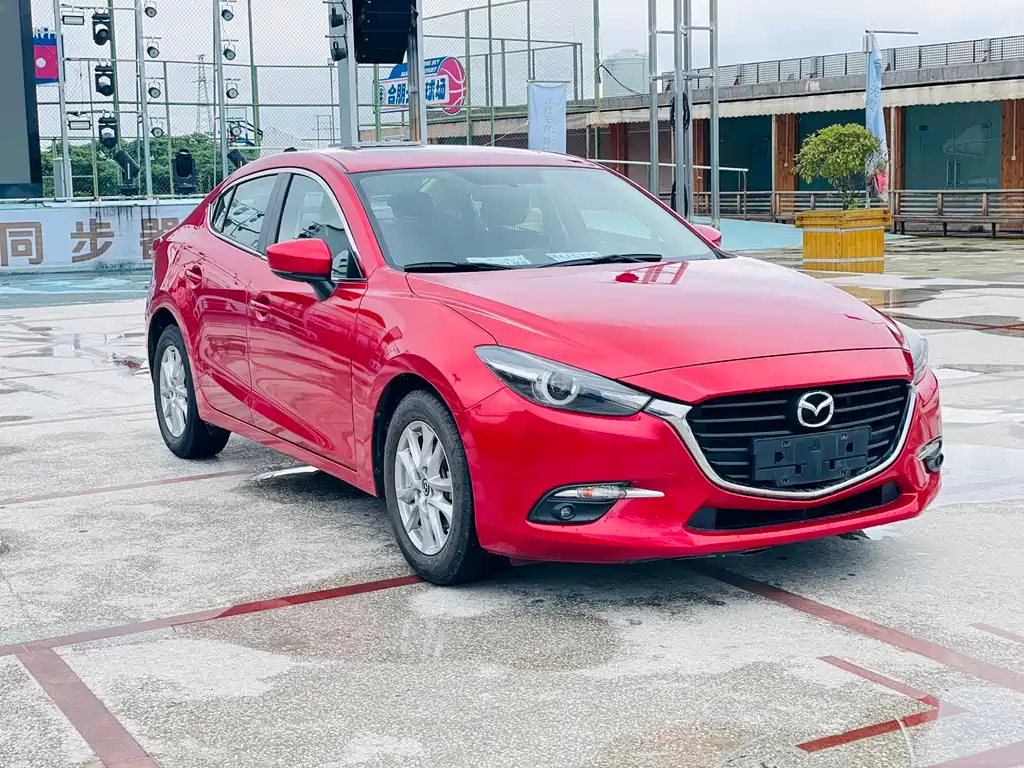 Mazda 3 Axela Cloud Control Sedan 1.5 L Auto Luxury CN-V