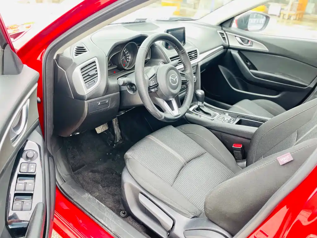 Mazda 3 Axela Cloud Control Sedan 1.5 L Auto Luxury CN-V
