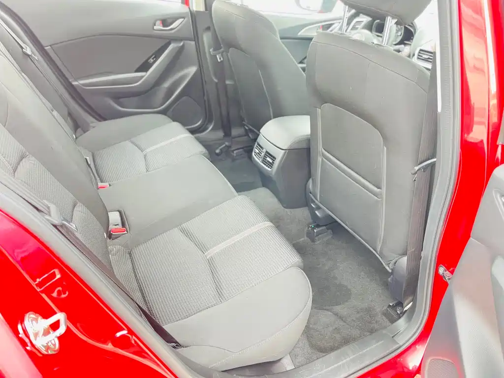 Mazda 3 Axela Cloud Control Sedan 1.5 L Auto Luxury CN-V
