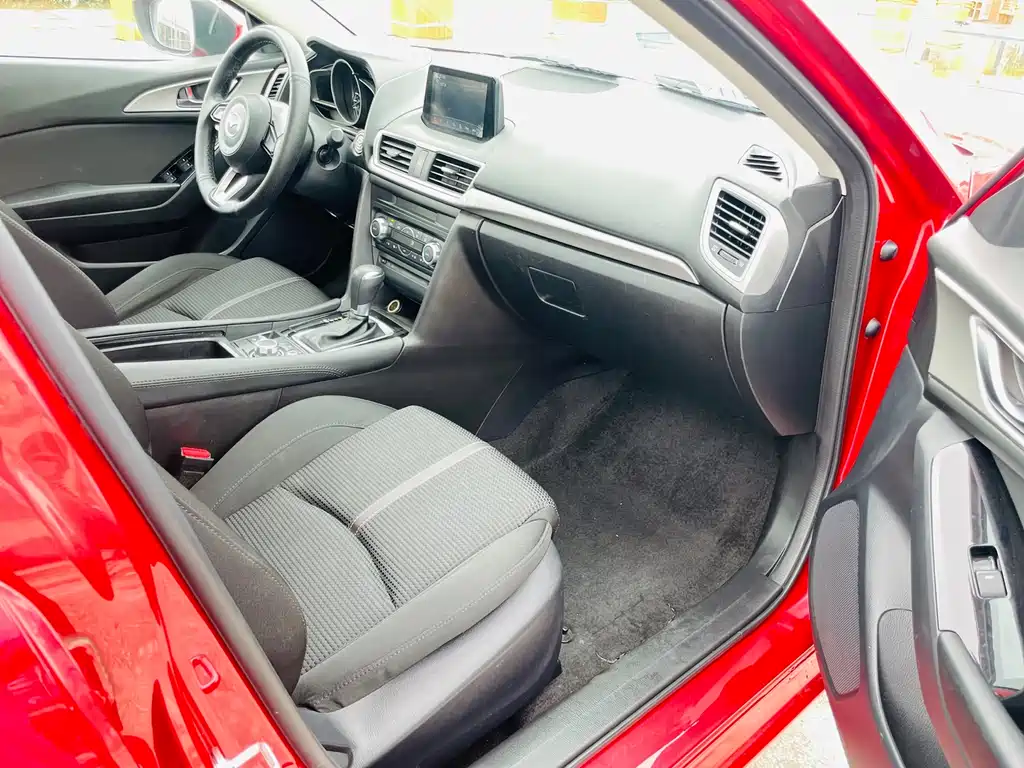 Mazda 3 Axela Cloud Control Sedan 1.5 L Auto Luxury CN-V