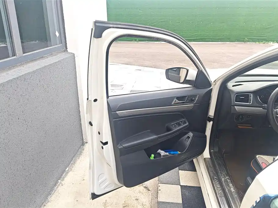 Lavida 1.6 L Auto Comfort