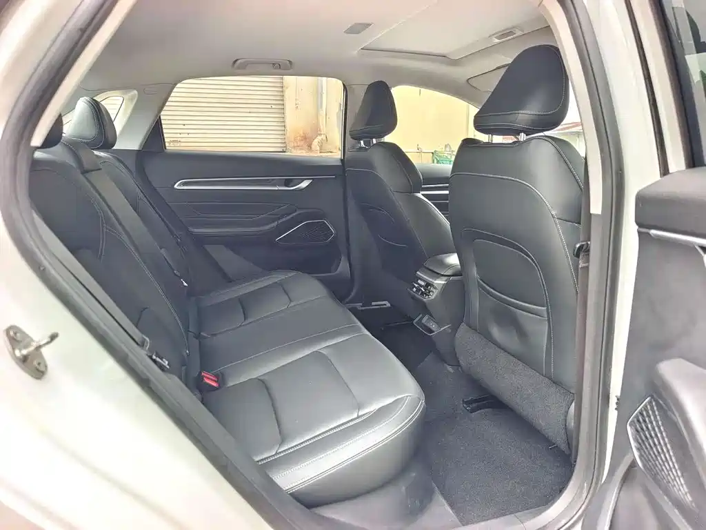 Emgrand 4 th Gen 1.5 L CVT Elite