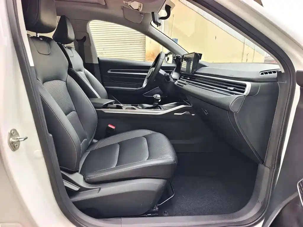 Emgrand 4 th Gen 1.5 L CVT Elite