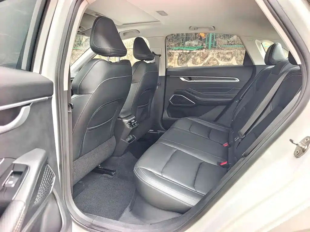 Emgrand 4 th Gen 1.5 L CVT Elite