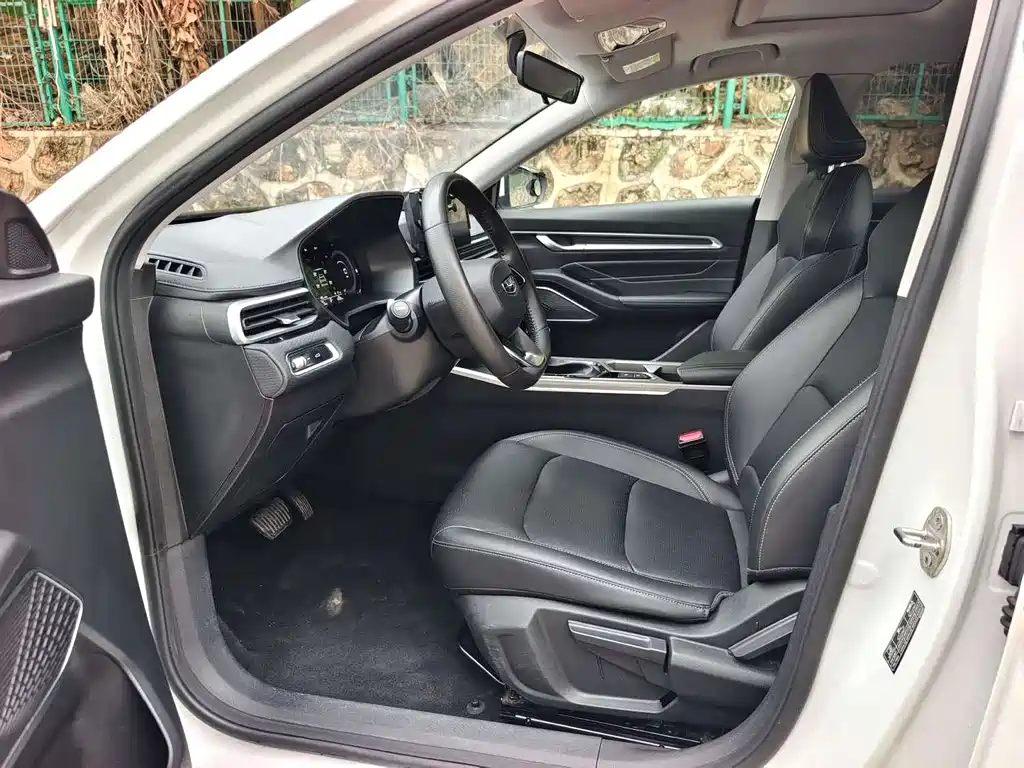 Emgrand 4 th Gen 1.5 L CVT Elite