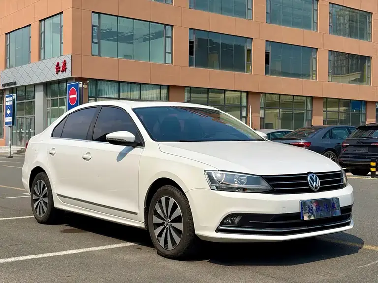 Volkswagen Sagitar 230 TSI Auto Comfort