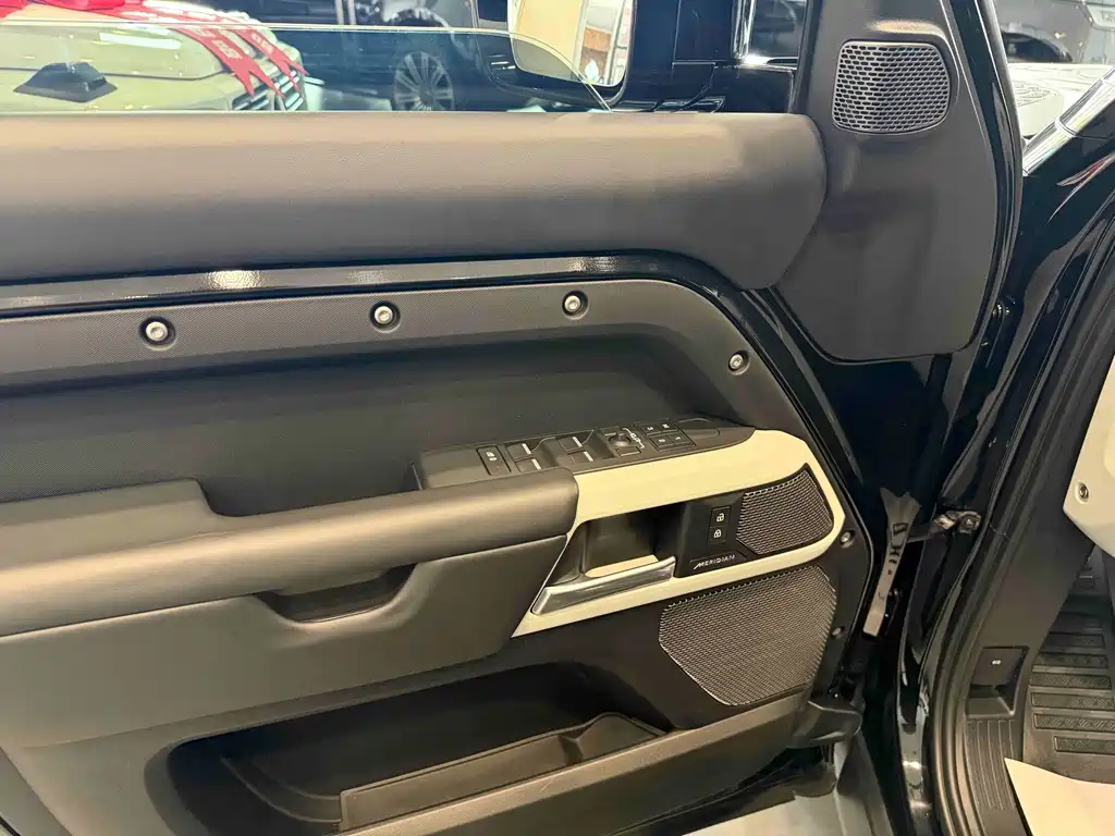 Land Rover Defender 110 3.0 T P400 X-DYNAMIC HSE