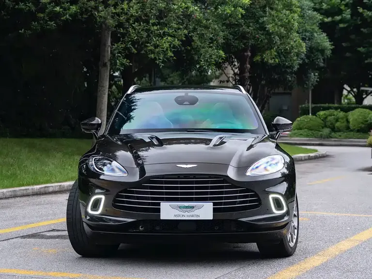 Aston Martin DBX 4.0 T V8