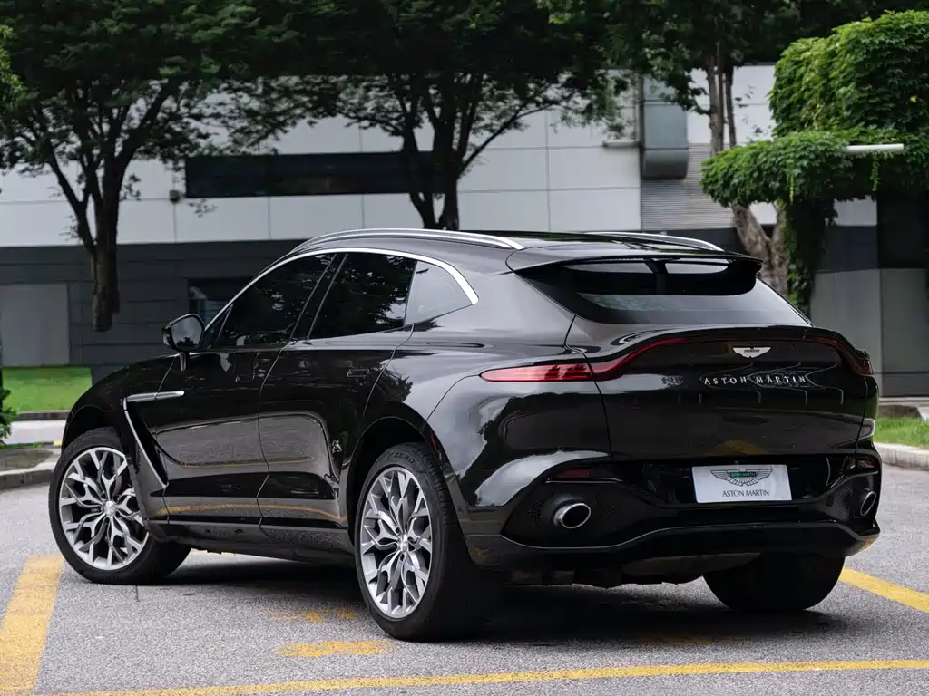 Aston Martin DBX 4.0 T V8