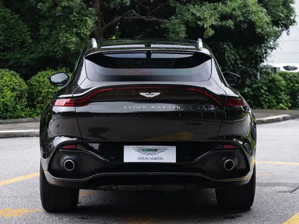 Aston Martin DBX 4.0 T V8