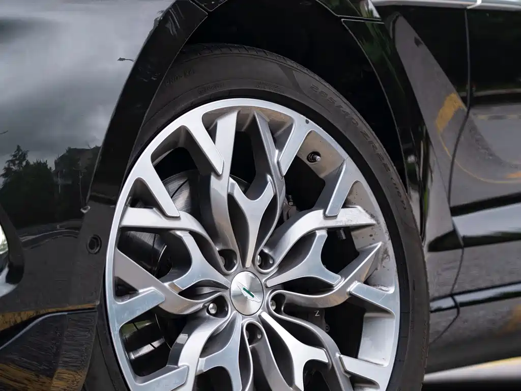 Aston Martin DBX 4.0 T V8