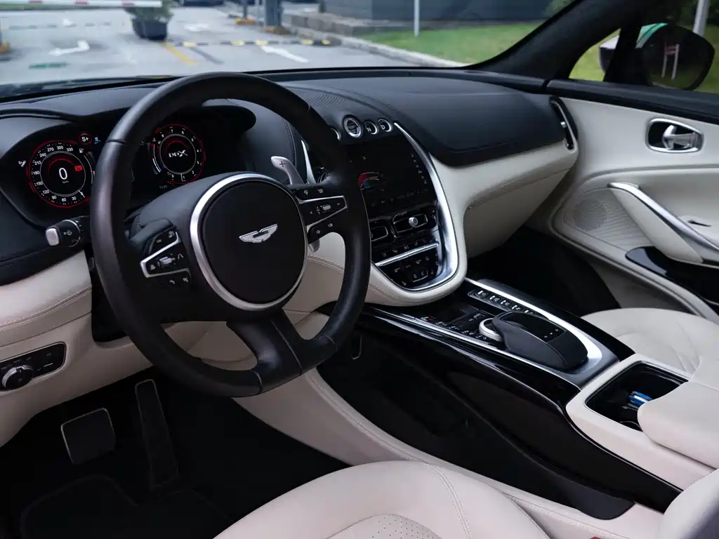 Aston Martin DBX 4.0 T V8
