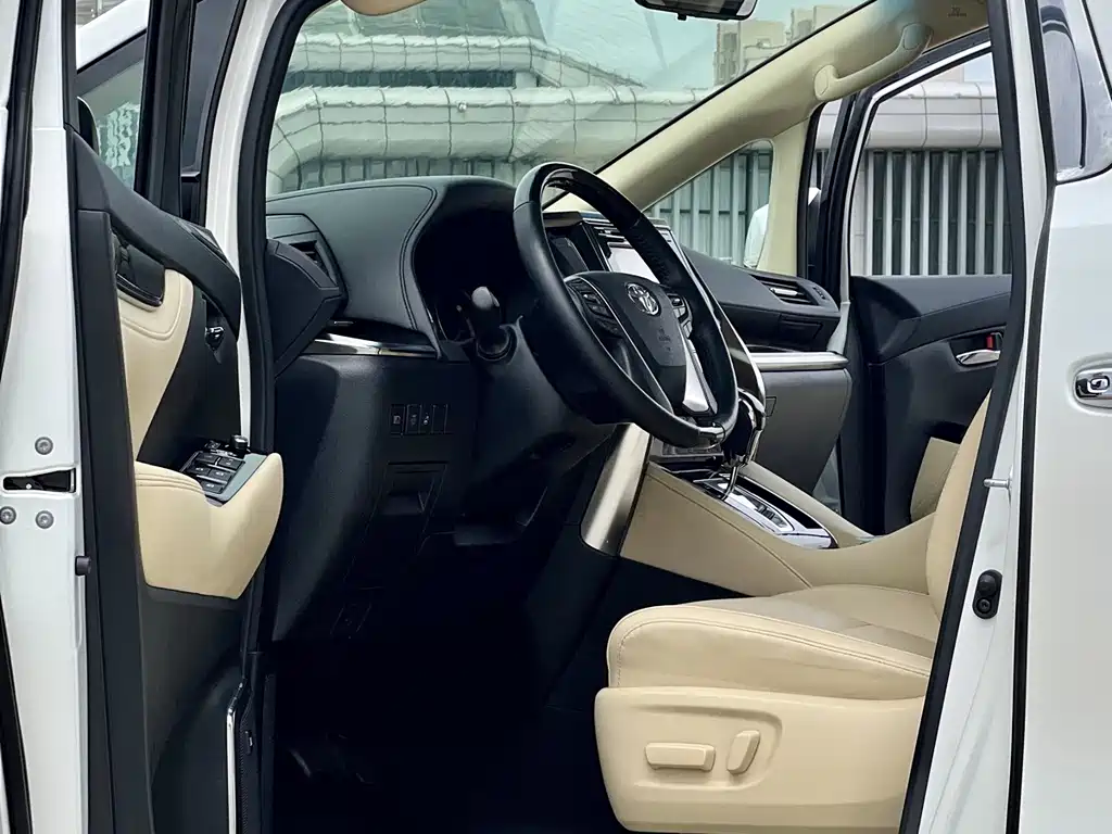 Alphard Dual Engine 2.5 L Luxury