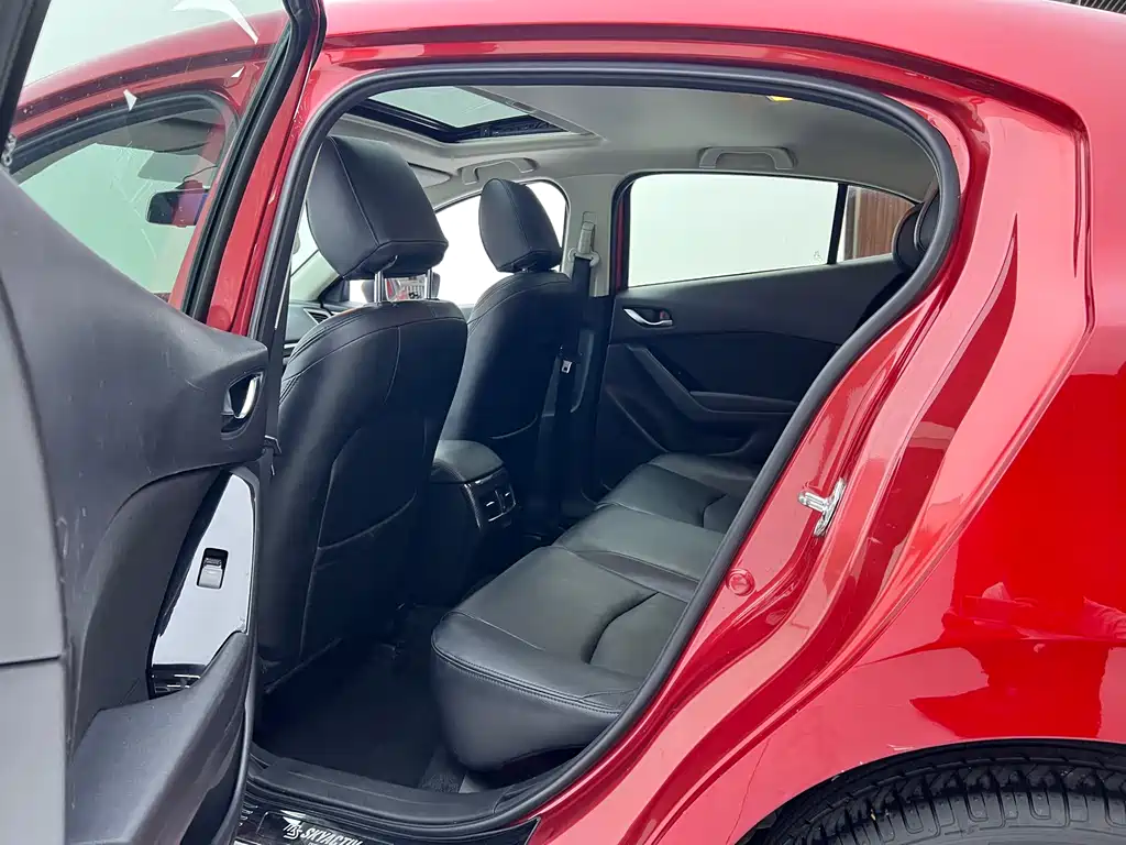 Mazda 3 Axela Sedan 1.5 L Auto Luxury CN-V