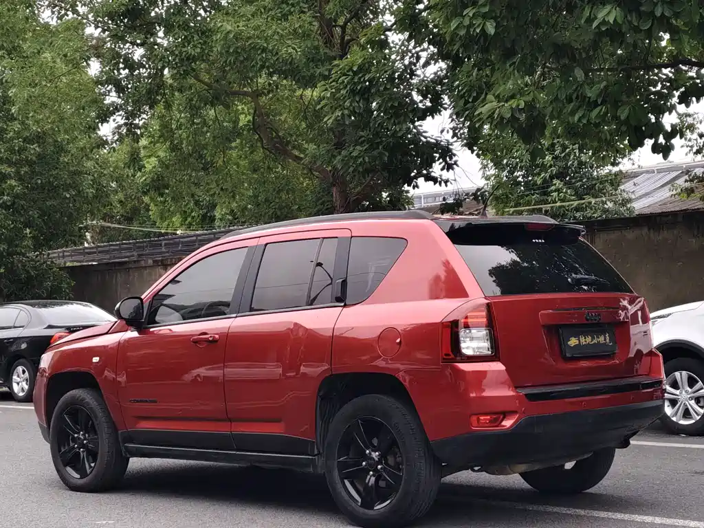 Compass (Import) 2.4 L 4 WD Snake Treasure