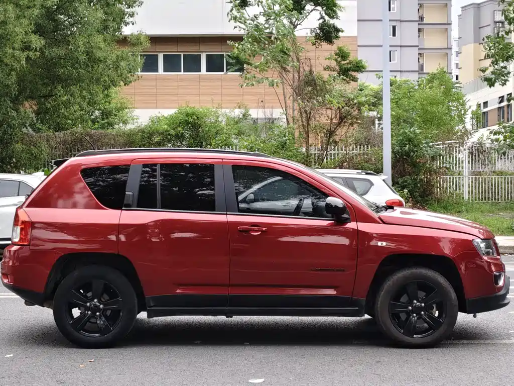 Compass (Import) 2.4 L 4 WD Snake Treasure