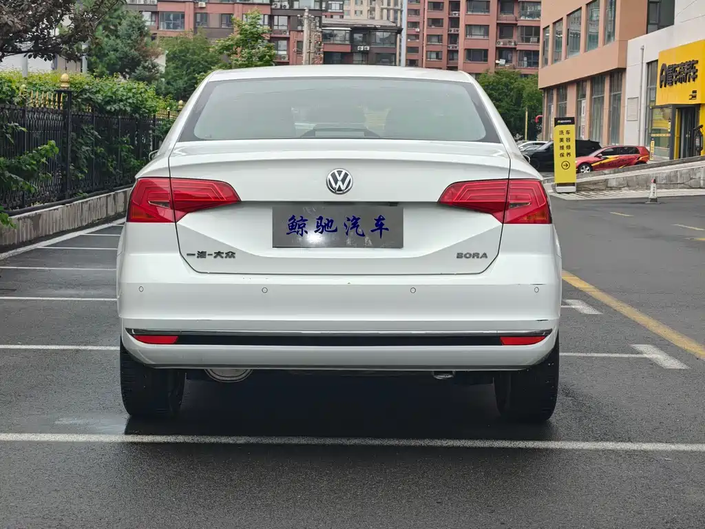 Bora 1.5 L Auto Comfort
