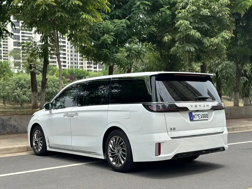 Voyah Dreamer Low Carbon Dream + Smart Enjoyment Package