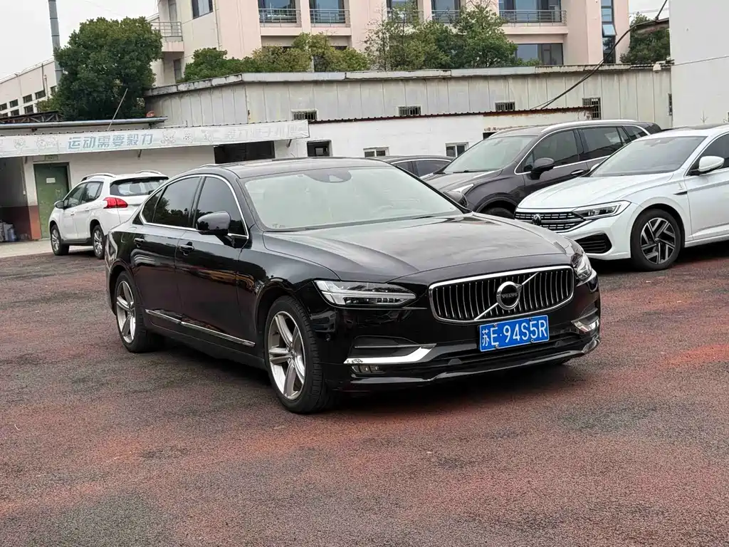 Volvo S90 T4 Smart Vision