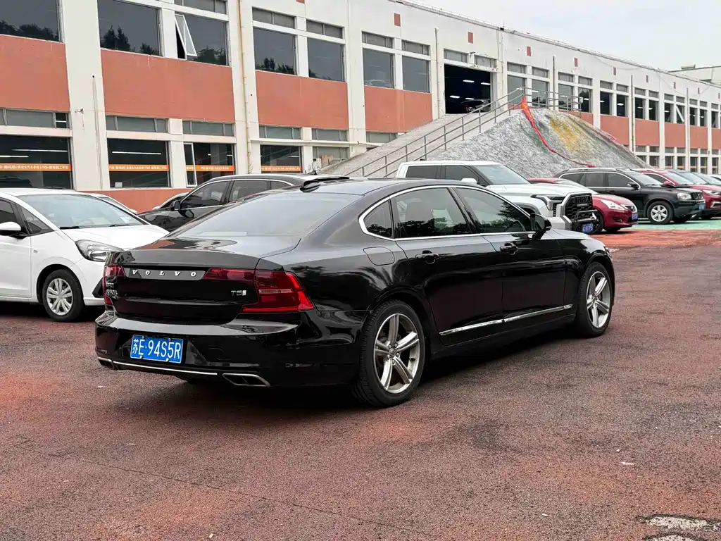 Volvo S90 T4 Smart Vision
