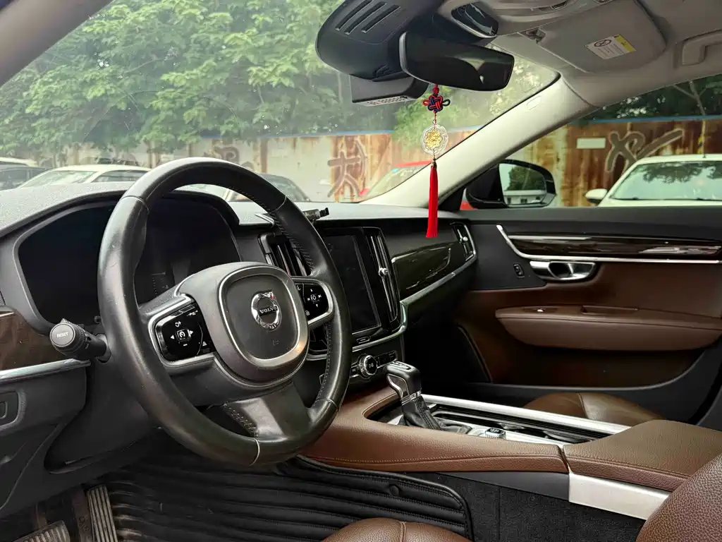 Volvo S90 T4 Smart Vision