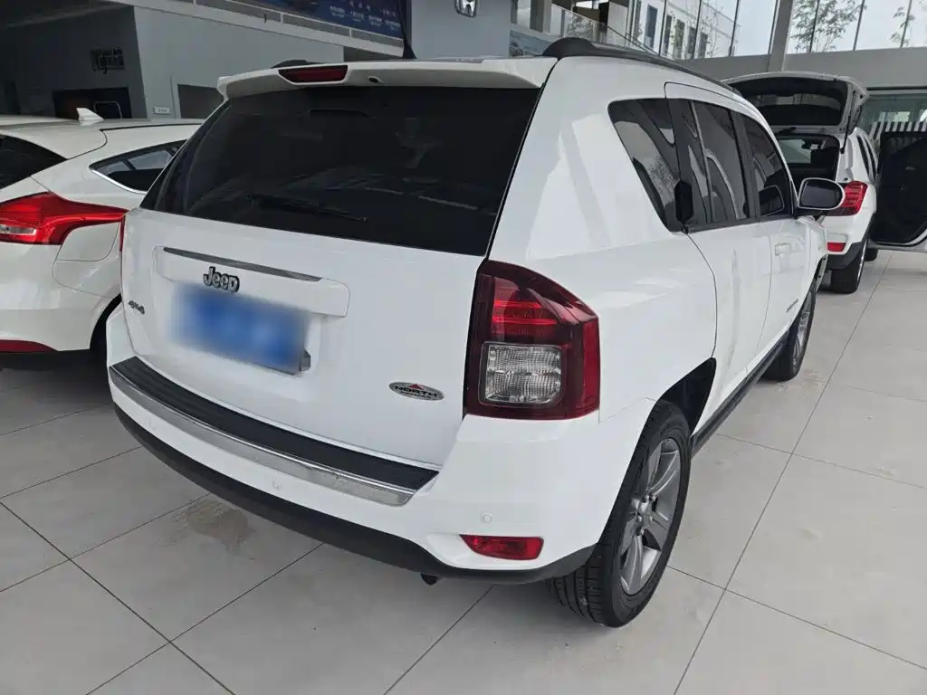 Compass (Import) Facelift 2.4 L 4 WD Comfort
