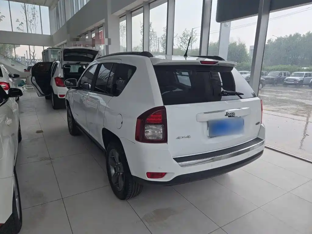Compass (Import) Facelift 2.4 L 4 WD Comfort