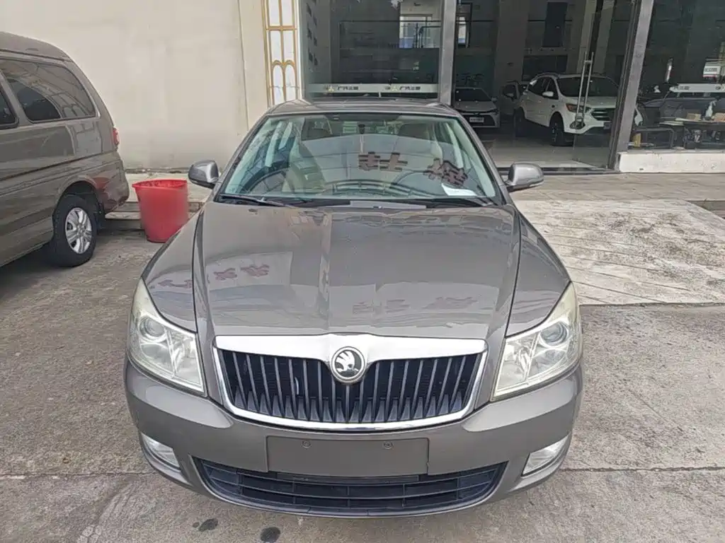 Octavia 1.6 L Auto Yijie