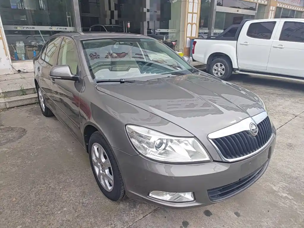Octavia 1.6 L Auto Yijie