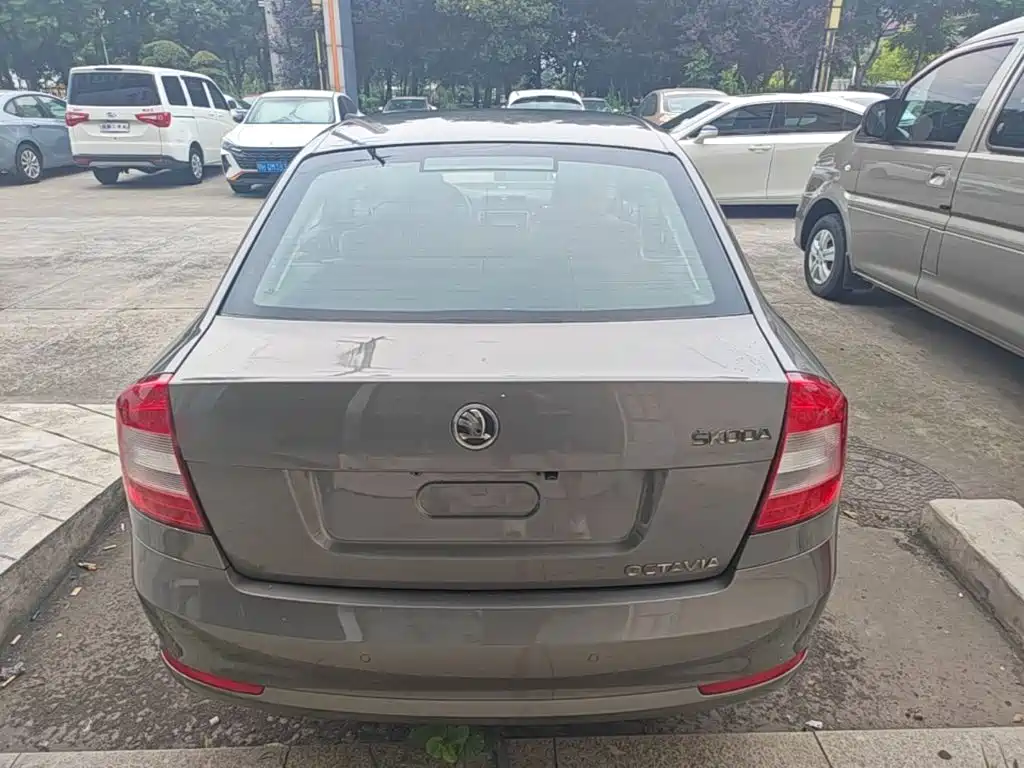 Octavia 1.6 L Auto Yijie