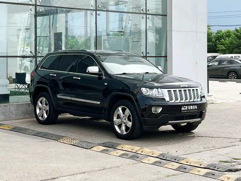 Grand Cherokee (Import) 大切诺基(进口) 2012款 5.7 L 旗舰导航版