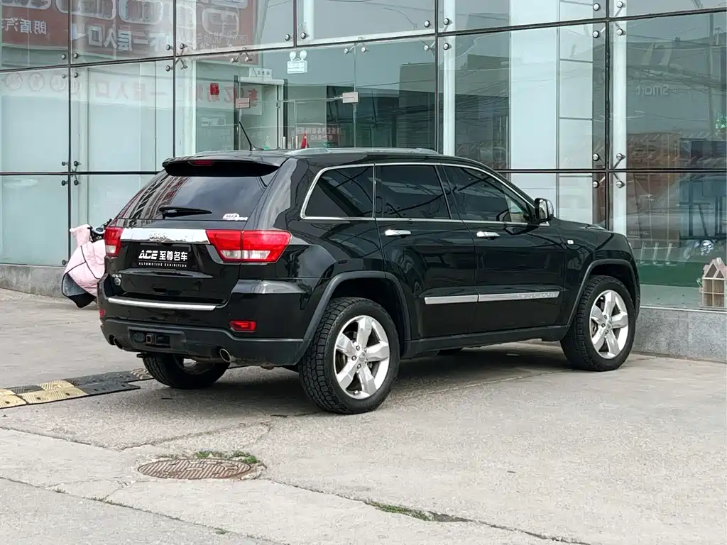 Grand Cherokee (Import) 大切诺基(进口) 2012款 5.7 L 旗舰导航版