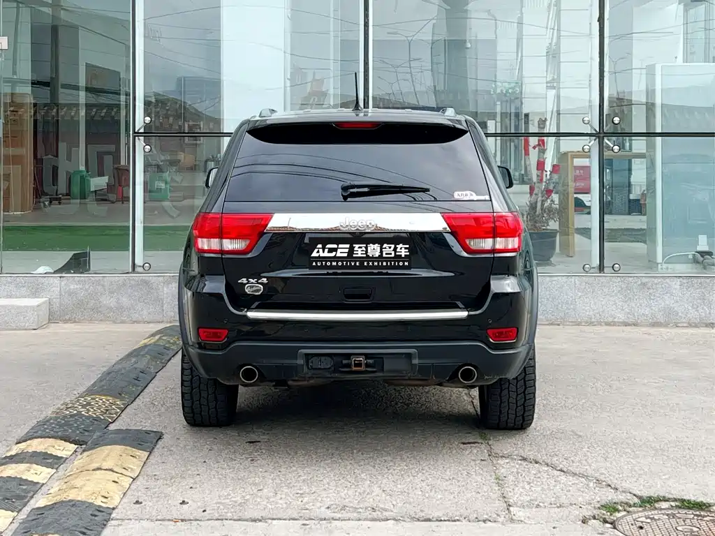Grand Cherokee (Import) 大切诺基(进口) 2012款 5.7 L 旗舰导航版
