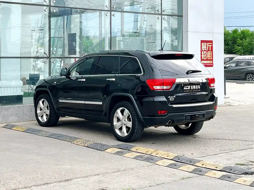 Grand Cherokee (Import) 大切诺基(进口) 2012款 5.7 L 旗舰导航版
