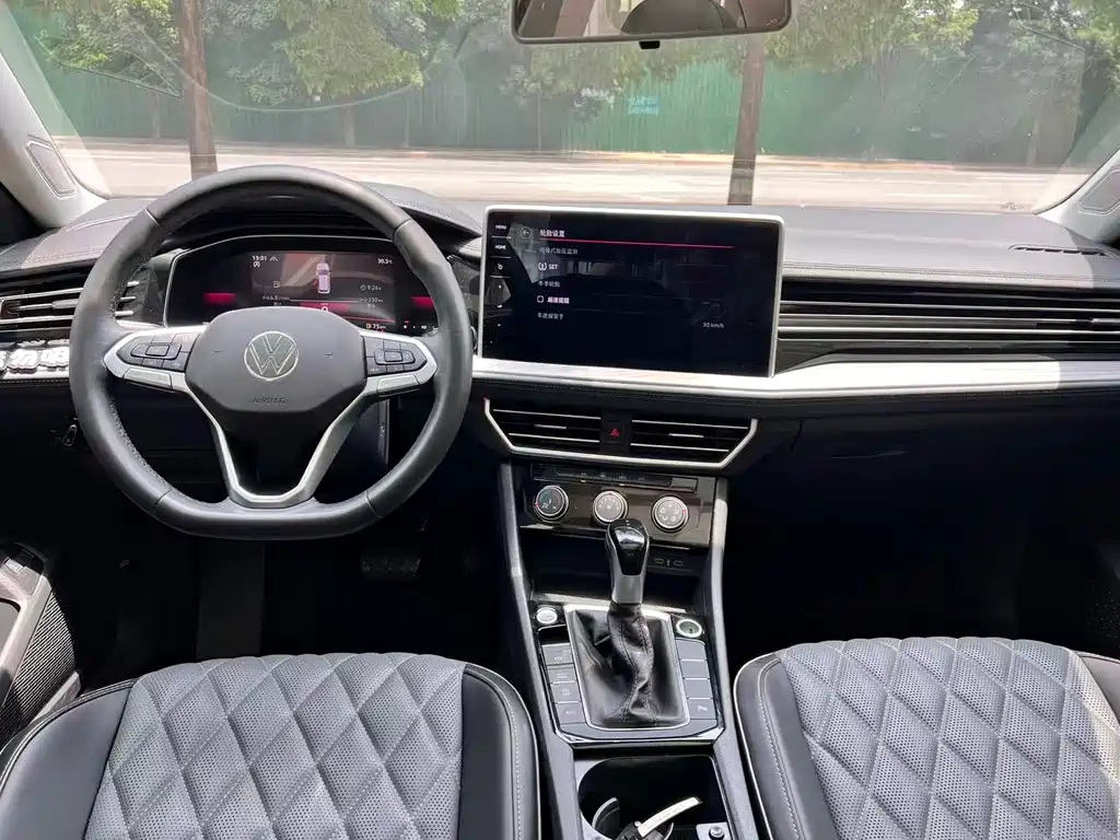 Sagitar 300 TSI DSG Transcend