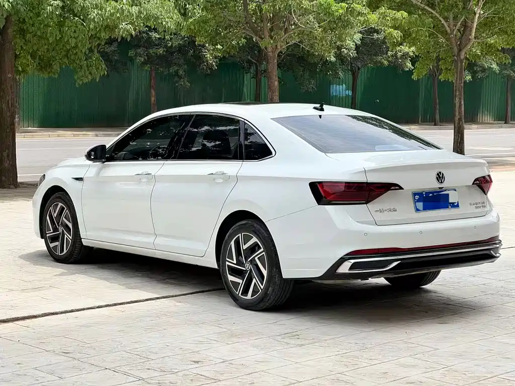 Sagitar 300 TSI DSG Transcend