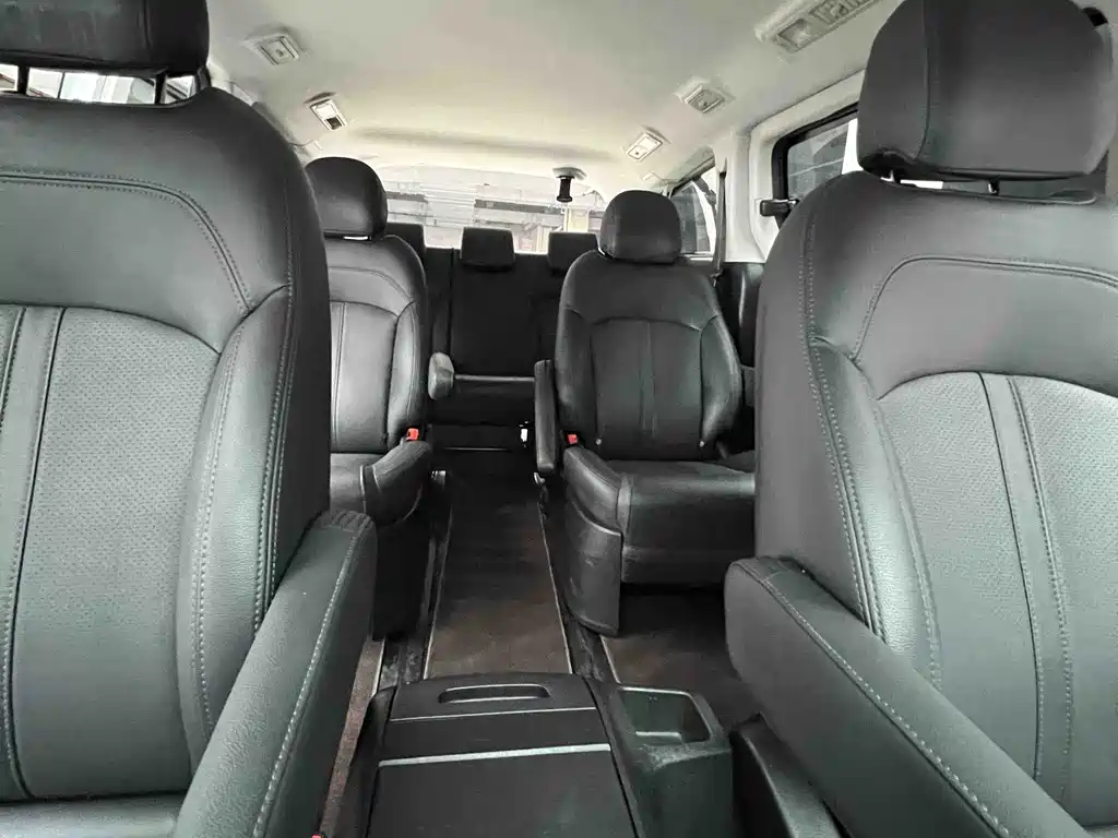 Maxus G10 大通G10 2021款 2.0 T 自动精英版 柴油 7座