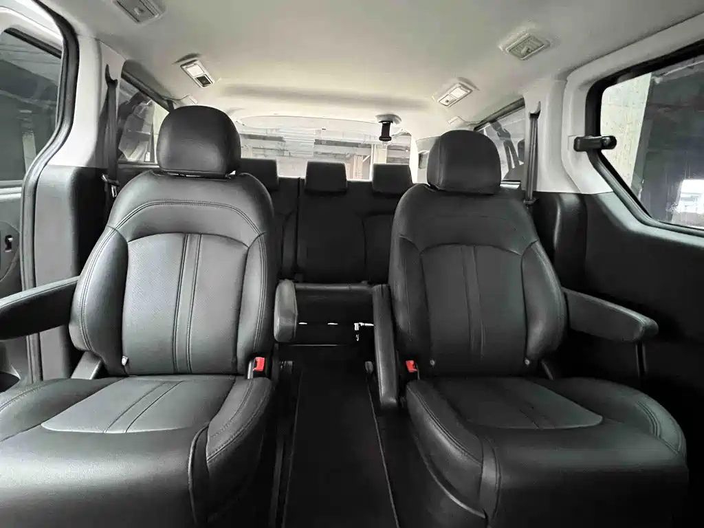 Maxus G10 大通G10 2021款 2.0 T 自动精英版 柴油 7座