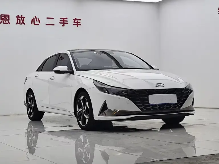 Hyundai Elantra 1.5 L CVT LUX Distinguished