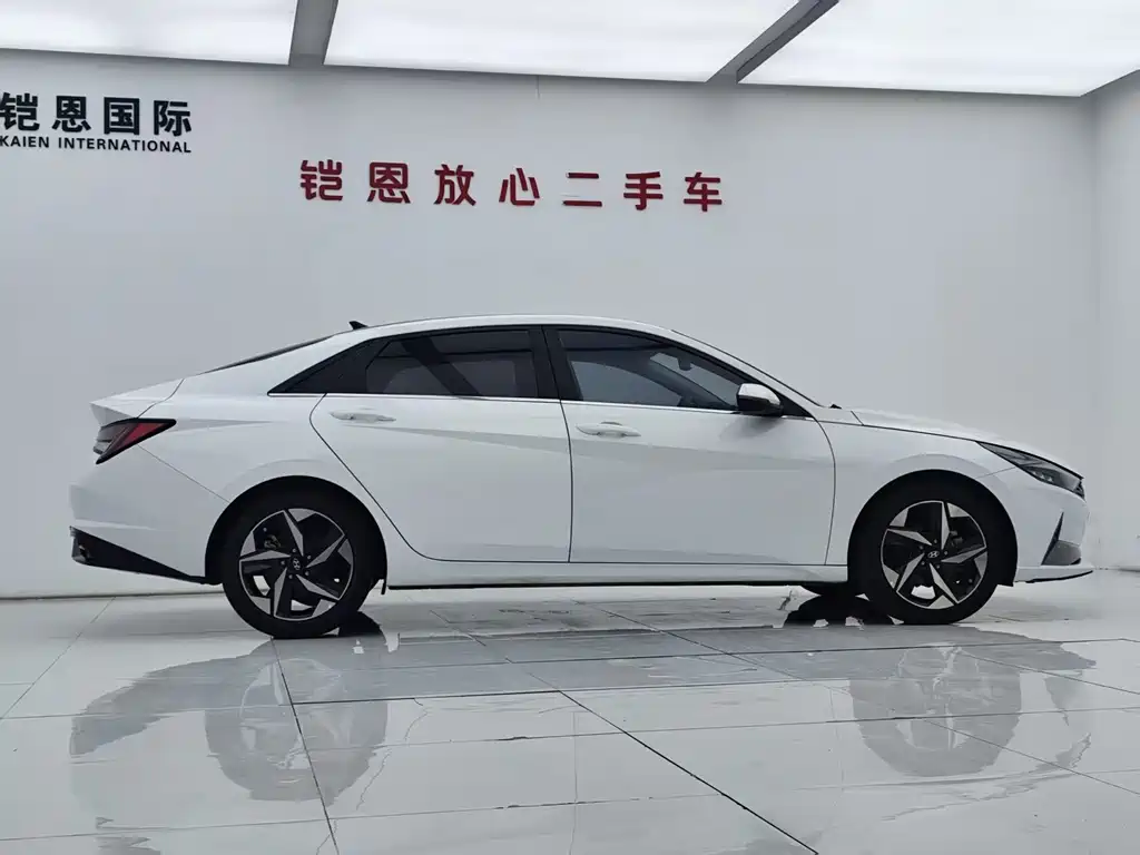 Elantra 1.5 L CVT LUX Distinguished