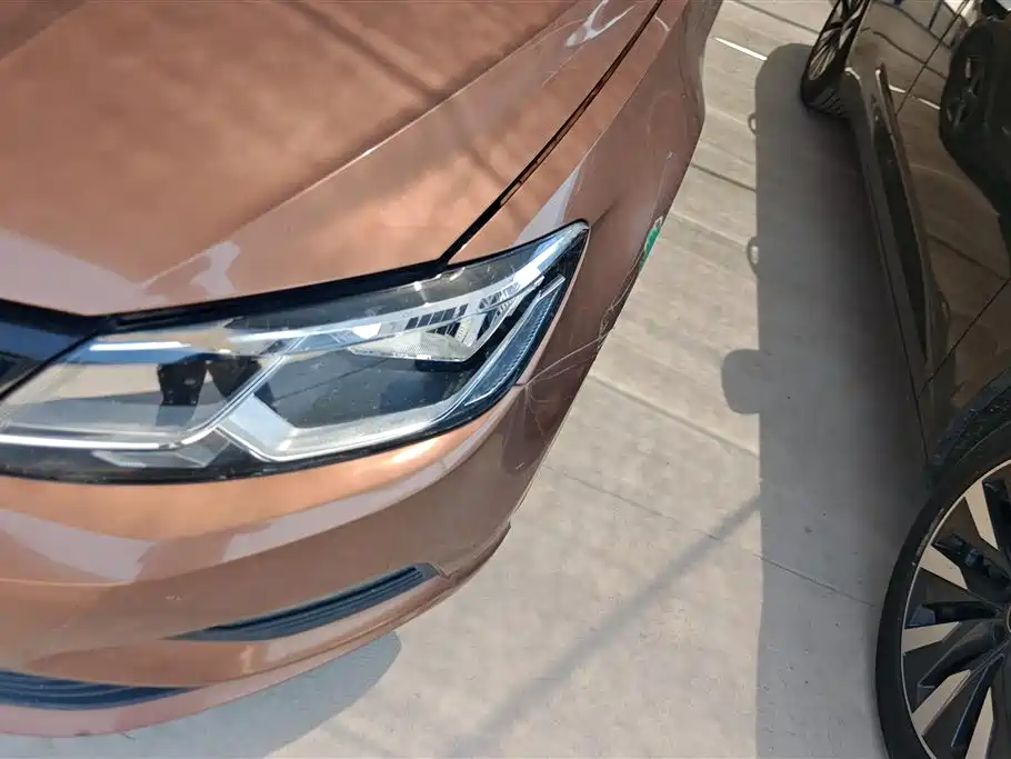 Lamando 230 TSI DSG Style