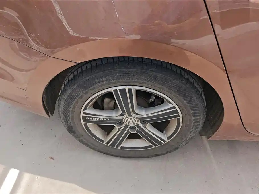 Lamando 230 TSI DSG Style