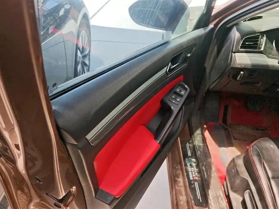 Lamando 230 TSI DSG Style