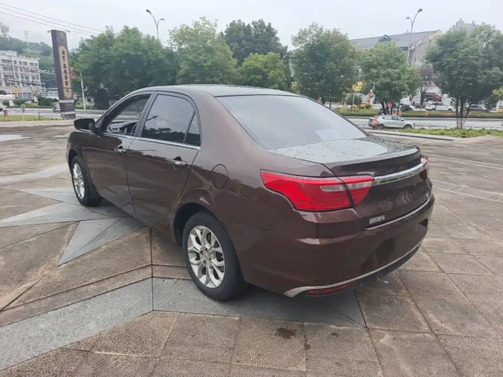 Vision 1.5 L Auto Distinguished