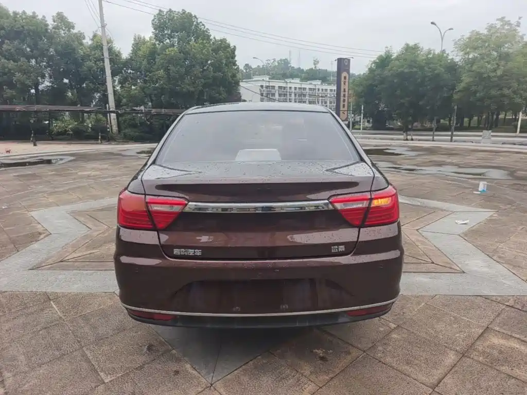 Vision 1.5 L Auto Distinguished