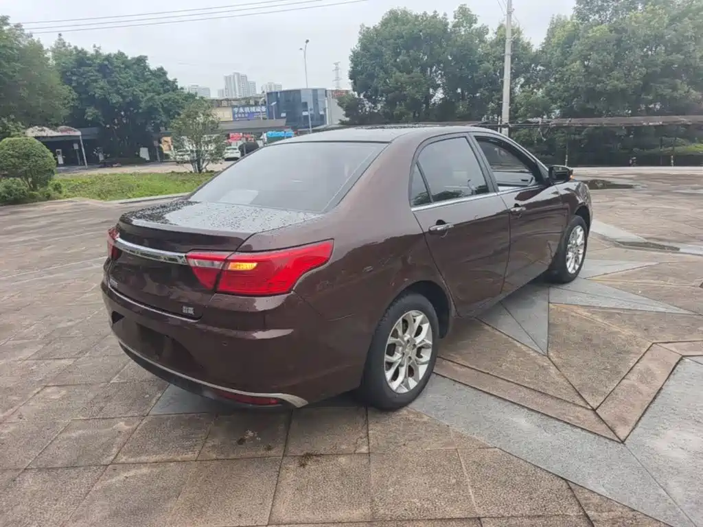 Vision 1.5 L Auto Distinguished