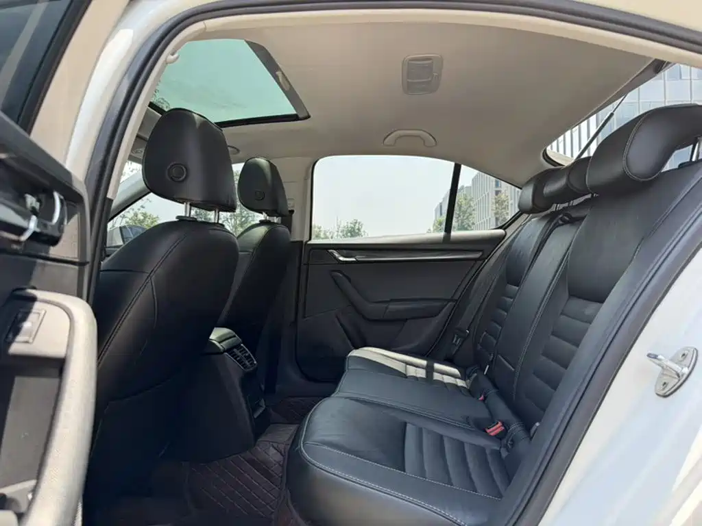 Octavia 1.6 L Auto Smart Travel